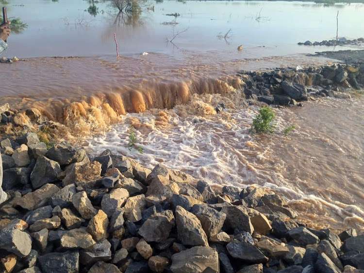 KeNHA temporarily closes Garsen-Witu-Lamu A7 road amid Tana River flooding